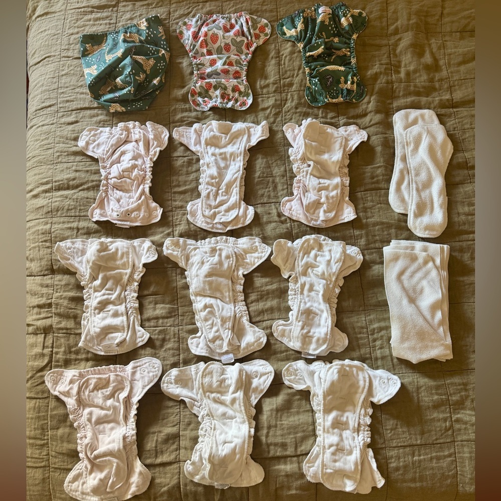 Lot Esembly Size 1 diapers